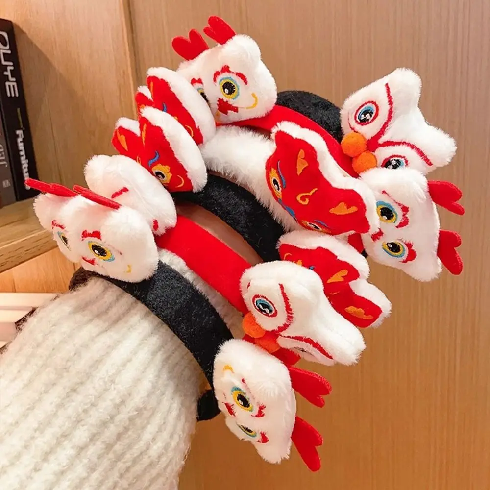 

Red Hairband 2024 Happy New Year Headband Cartoon Chinese Style Dragon Doll Headband Embroidery Hair Hoop New Year Mascot