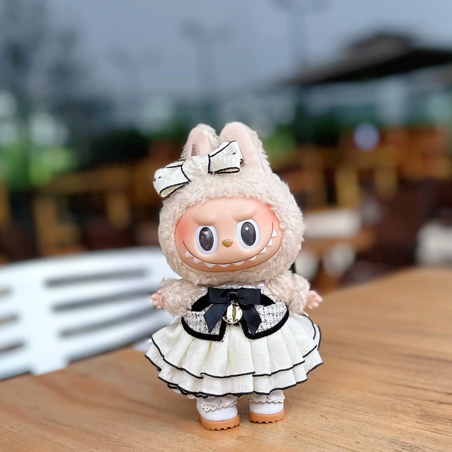 Erste, zweite und dritte Generation Blindbox-Anhänger, Canvas-Kleidung, Labubu-Vinylpuppen, beige Abendkleider, Kleider usw