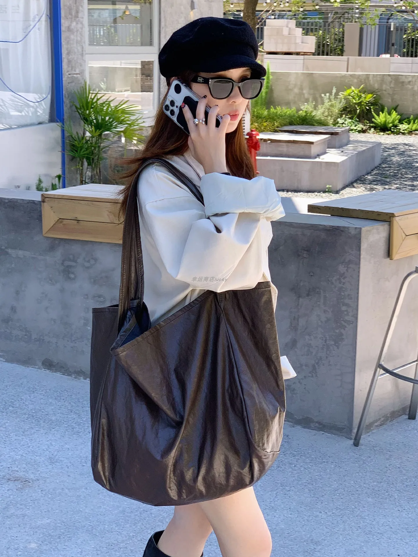 

European And American Retro Patent Leather Shiny Surface Large Capacity Tote Women Bag Simple Casual Versatile Shoulder Bag Tide