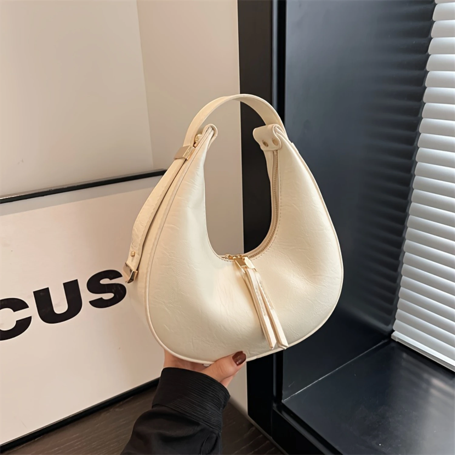 

Crescent Single Shoulder Bag | Classic Solid Color PU Hobo Bag | Adjustable Strap | Fashionable Versatile Purse | Women's Handba