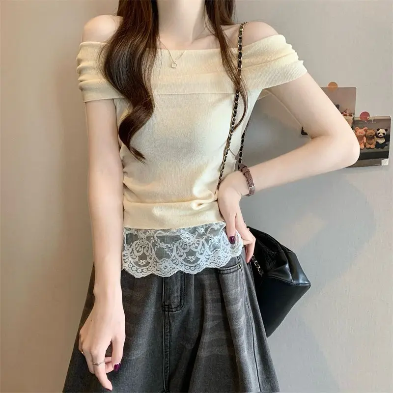 

Dopamine Wear Green One-shoulder Short-sleeved Top for Women in Summer Design Lace Splicing Off-shoulder Sweater for Women