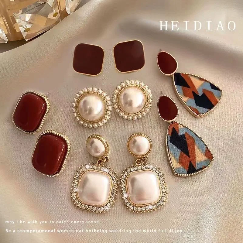 ZANLLOY Baroque Red Color Square Stud Earring for Women French Romantic Resin Geometric Jewelry Christmas Girl Gift