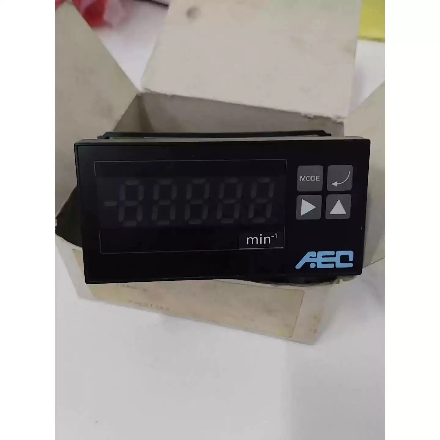 73RS-D 24V 4-20mA / 12V 40mA DC Signal Booster / Tachometer – In Stock