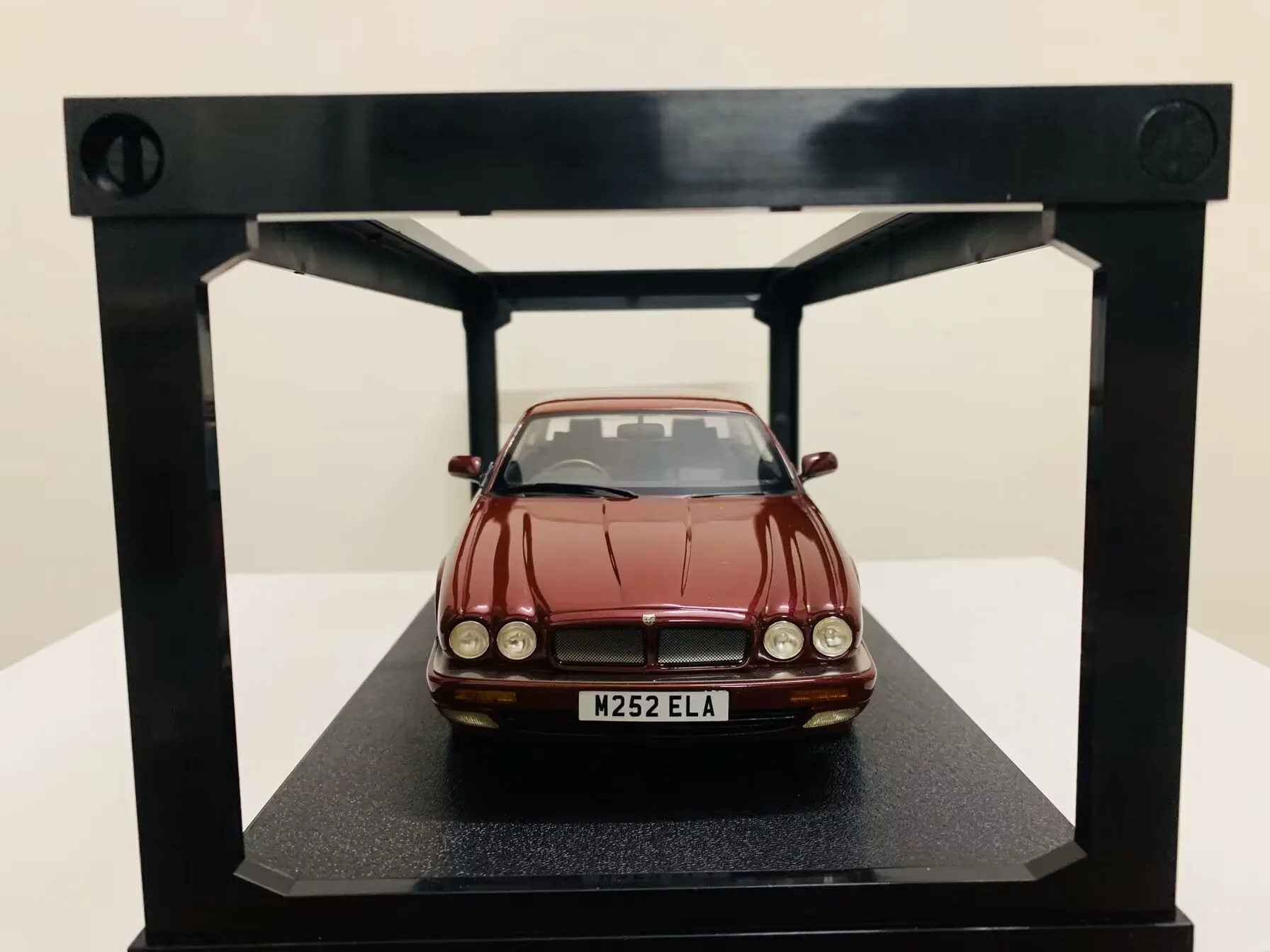 ¡5 colores!! Cult 1:18 Escala Resina Modelo Coche XJR X300 1995 Rojo Metálico Nuevo en Caja