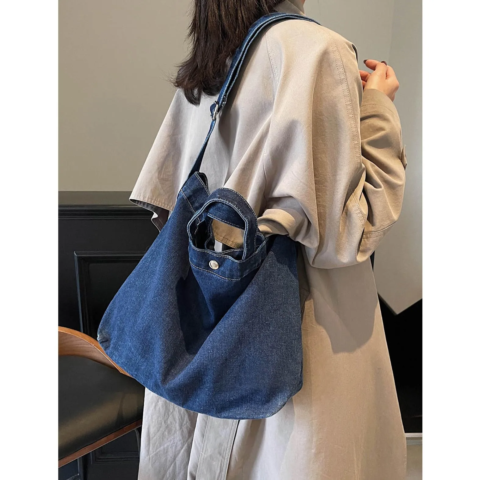 

Leisure large capacity denim cloth bag for women 2025 new commuting shoulder bag, loose feeling, portable versatile tote bag