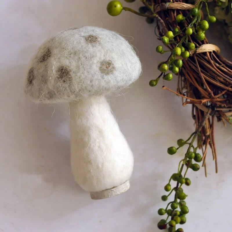 grandi funghi in feltro/fatto a mano/grigio e nero/regalo per Natale/compleanno/arredamento del giardino/arredamento della tavola di