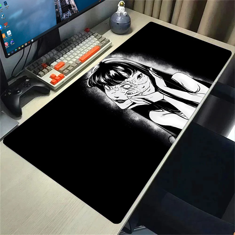 Schwarz-weißes Mauspad, niedliches HD Branco Schreibtischunterlage, erweiterte Gaming-Tastaturmatten, großes XXL-Gamer-Collage-Horror-Anime-Mauspad