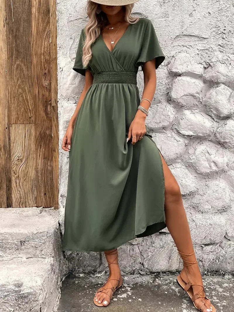 Abito longuette definito in vita con scollo a V verde oliva da donna alla moda con spacco laterale, maniche corte, abito casual per la data quotidiana