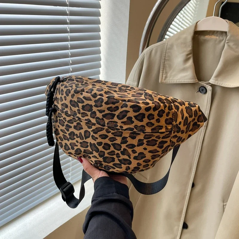 Bolso cruzado de lona con estampado de leopardo para mujer, bolsa de pecho de gran capacidad, versátil e informal, alta calidad