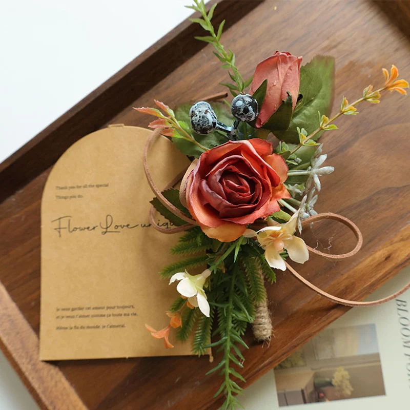 25069 عروة الورد المزخرفة للرجال، زهور صناعية لصدار المعصم لديكور الزفاف/الحفلة الراقصة/العودة للوطن، إلخ. بساتين الفاكهة القارب