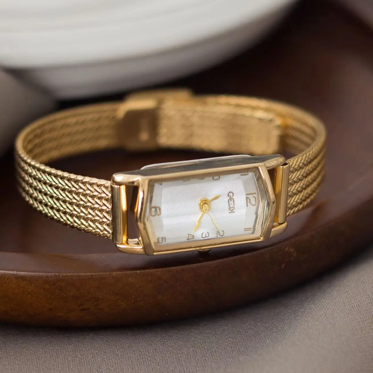 Women's Watches Elegant Square Dial Quartz Movement Wristwatch Waterproof Stainless Steel Ladies Watch Female Gift Cadeau Femmes