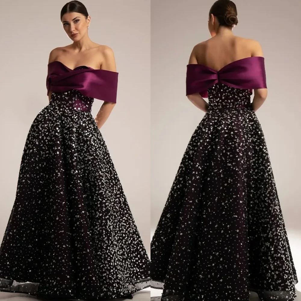 

Customized Fashion Black Satin Homecoming Dress Elegant Boat Neck Off the Shoulder Appliques Bow Zipper Back Vestido De Noche
