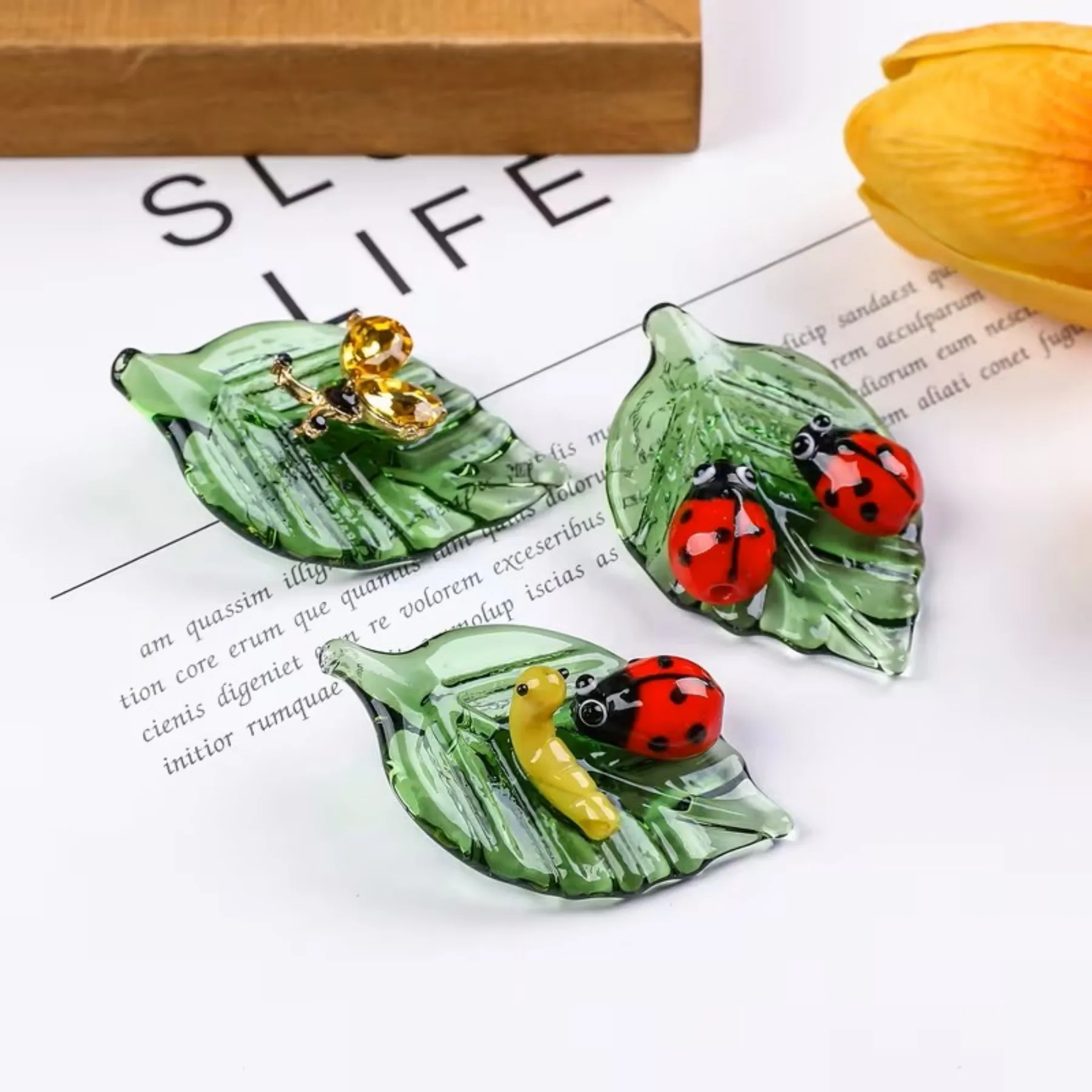 Crystal Sun Catcher Figurine - Light Luxury Ladybug Bee Leaf Decor, Home/Cafe Desk Ornament, Gift for Christmas, Valentine's, Bi