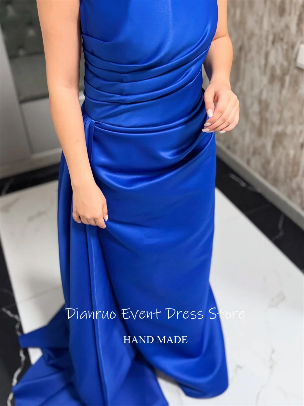 Dianruo ブルーシャーリングボディスイブニングドレスストラップレスサテンローブドソワレファムノースリーブレースアップバックプロムドレスカスタマイズ