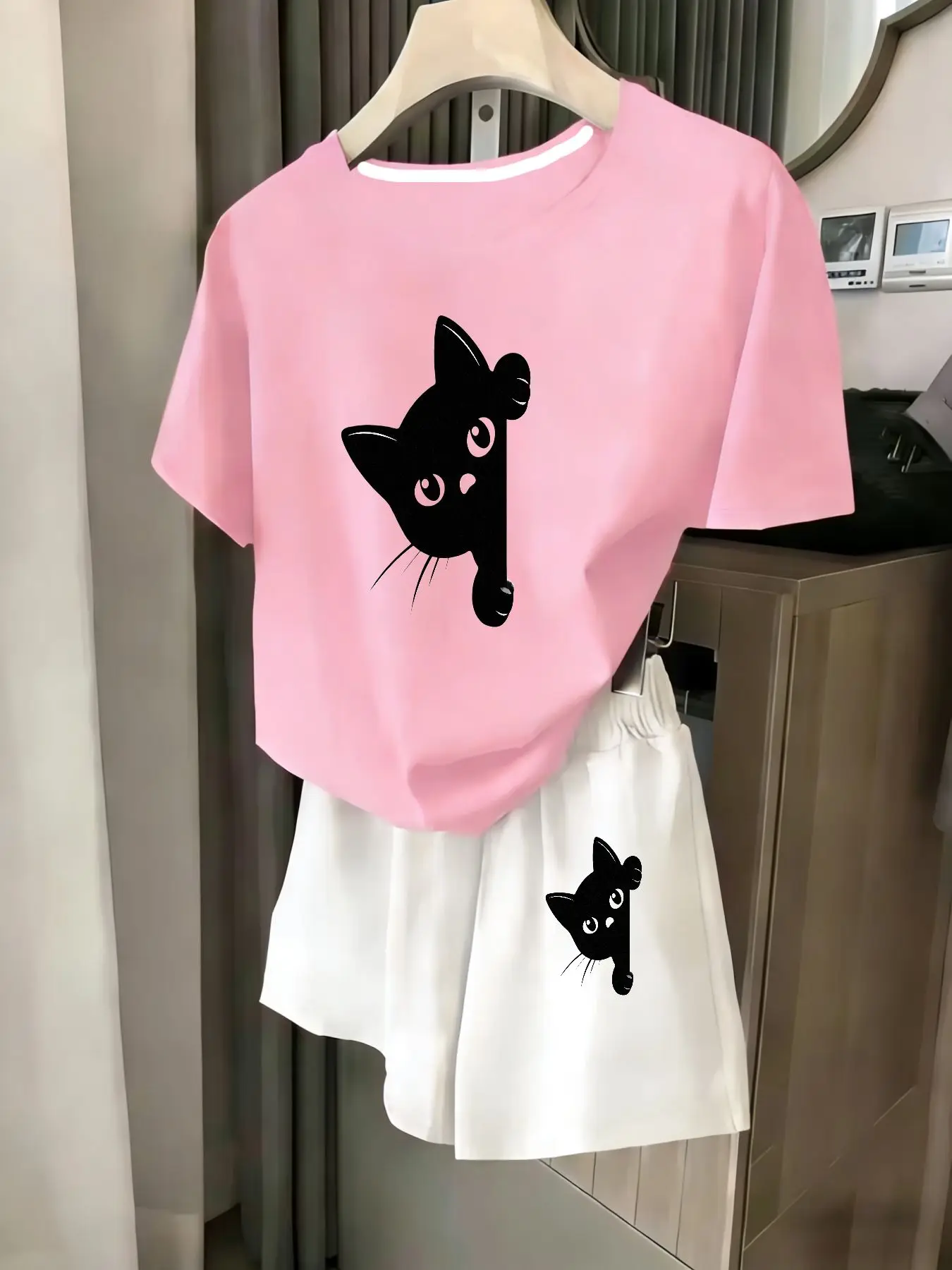 

Женский комплект из 2 предметов, летний комплект для пляжного отдыха, повседневная футболка с круглым вырезом и короткими рукавами, шорты с эластичной резинкой на талии, удобный костюм