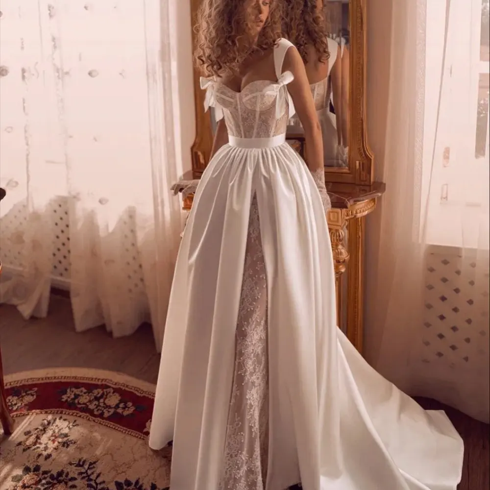 

Лето 2023 г., атласная юбка трапециевидной формы с высокой талией и кружевной накладкой, струящийся плиссированный дизайн — элегантные вечерние и официальные свадебные юбки