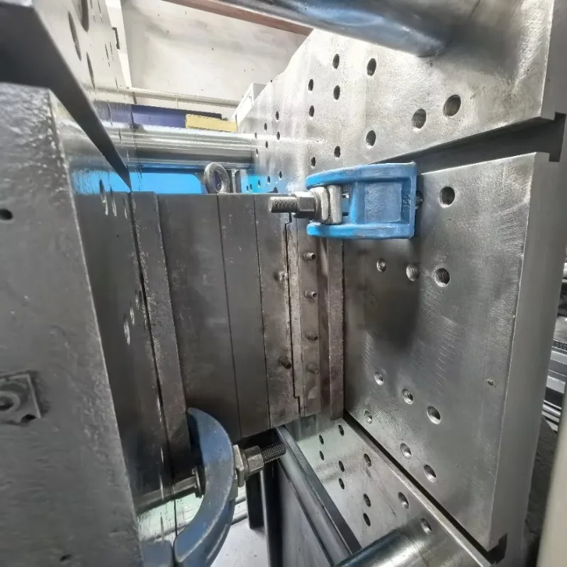 Vertical Horizontal 200 Ton Hybrid Injection Molding Machine PLC Screw Pump High Density for PP PC ABS PET Custom