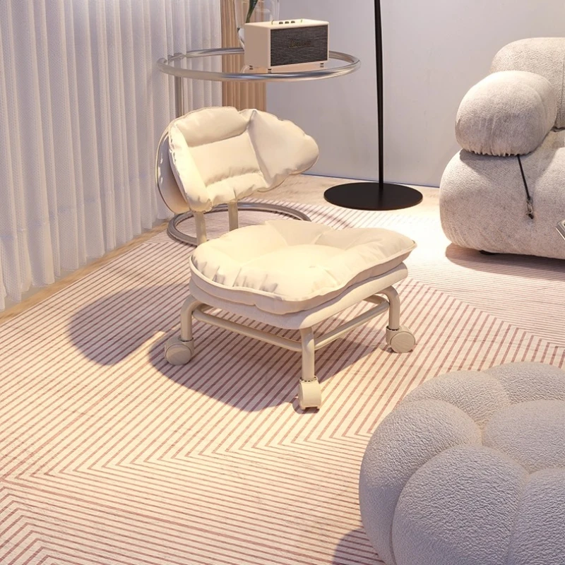 

Табурет на колесиках со спинкой для детей и взрослых, поворотные колеса, водонепроницаемая кожа, бесшумный дизайн, эргономичное широкое сиденье, прочный