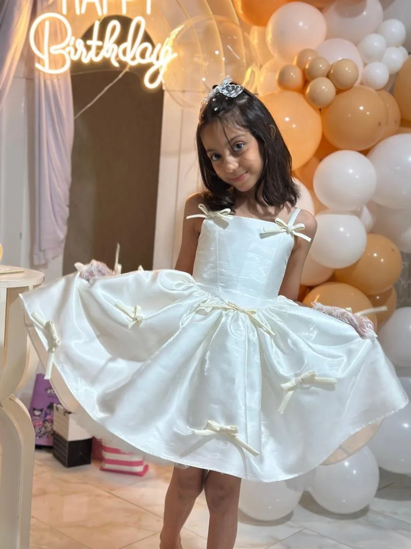 White Satin Flower Girl Dress Square Neck Spaghetti Straps A Line Mini Gown Multiple Small Bow Decor For Birthday Party Customiz
