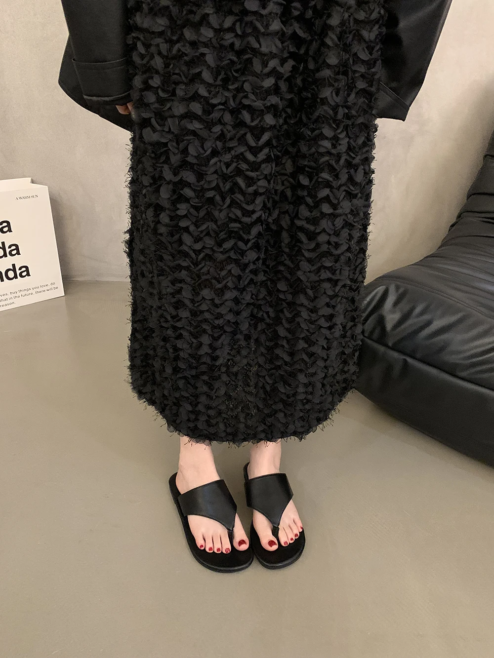 Retro Silver Thong Slippers Women's Summer New Fashion Casual Beach Shoes Outdoor Wear Roman Cool Drag Women's Sandals