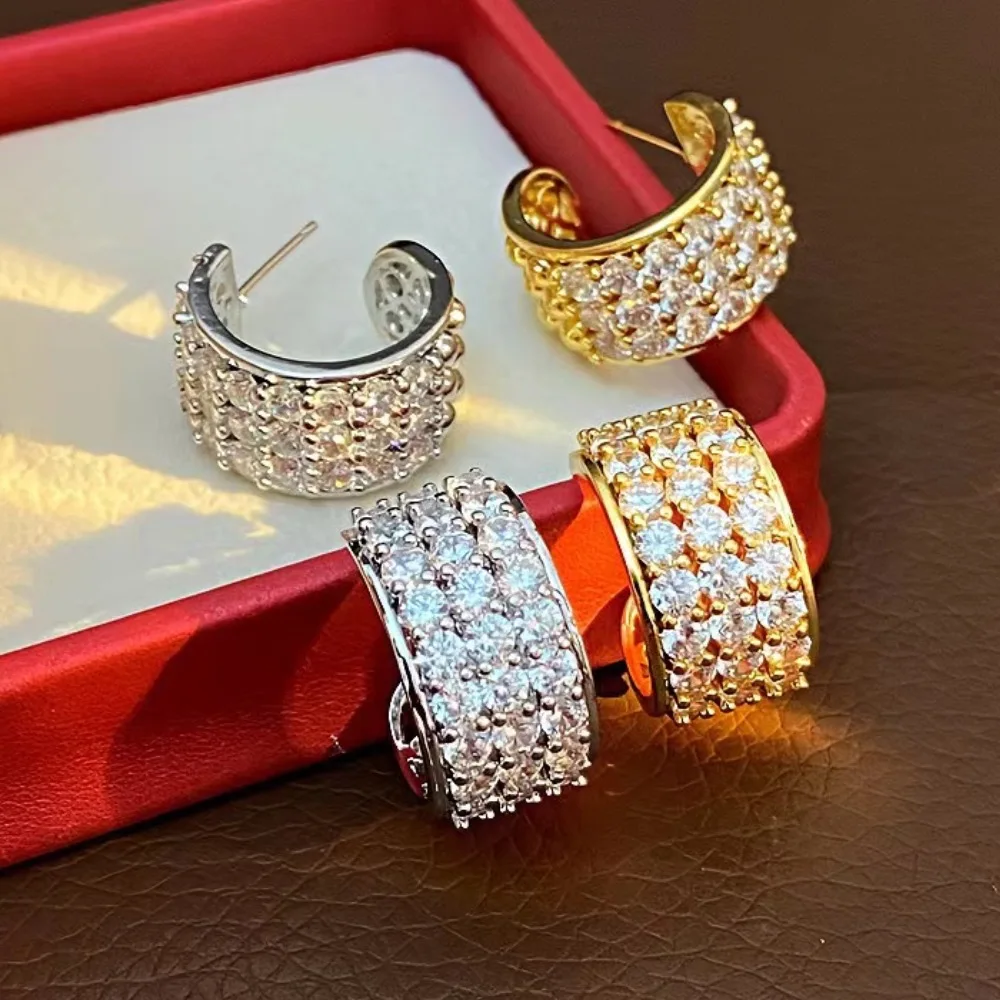 

C-shaped earrings, simple and luxurious design with sparkling golden earrings, Japanese and Korean fashionable ladies' jewelry