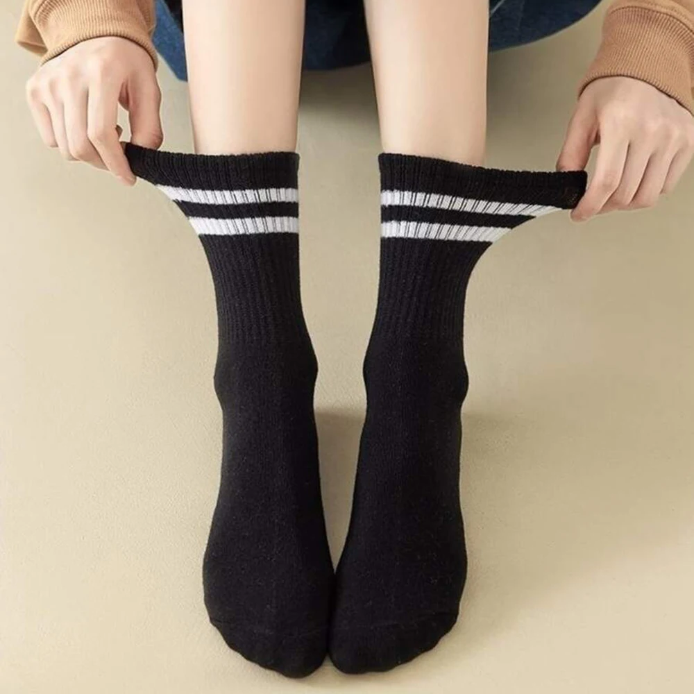 4 Pairs Women Mid Length Socks Simple Versatile Casual Black White Striped Breathable High-Quality Casual Round Neck Socks