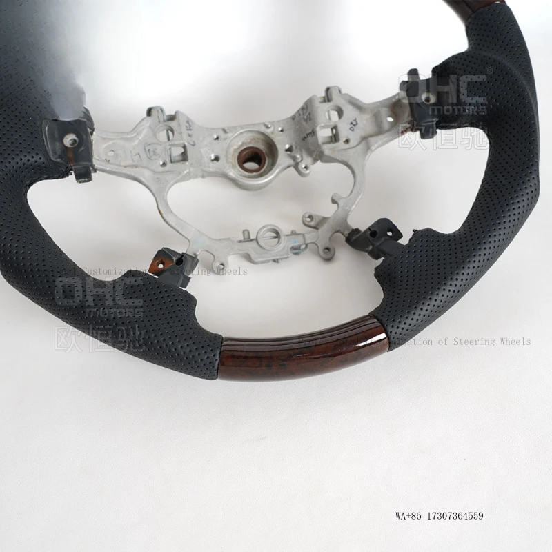 Suitable for 2012-2016 Toyota Camry steering wheel modification and upgrade with wood grain perforated leather car steering whee