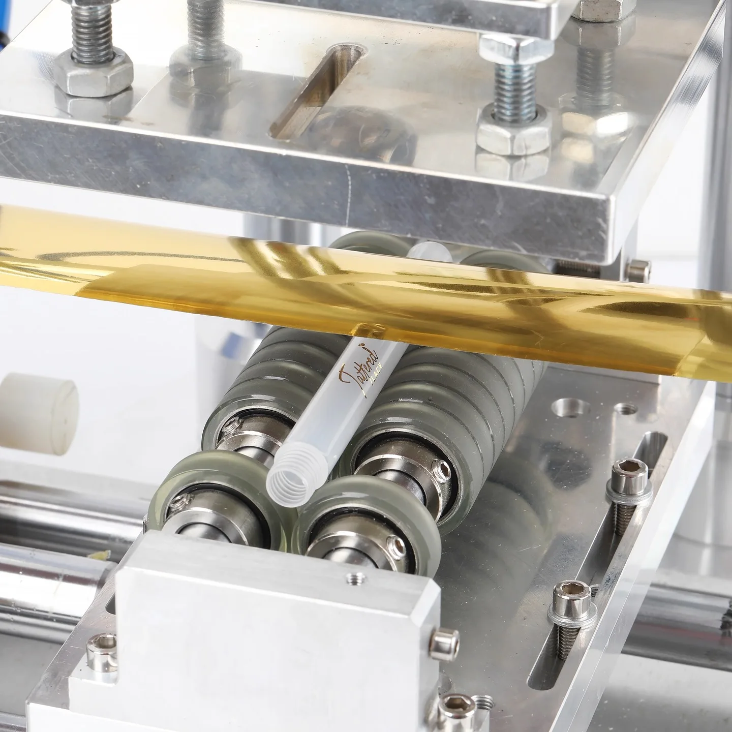 آلة ختم ساخن شبه أوتوماتيكية تعمل بالهواء المضغوط من فينيكا لأنابيب أحمر الشفاه وأغطية مستحضرات التجميل وأكواب الزجاجات البلاستيكية