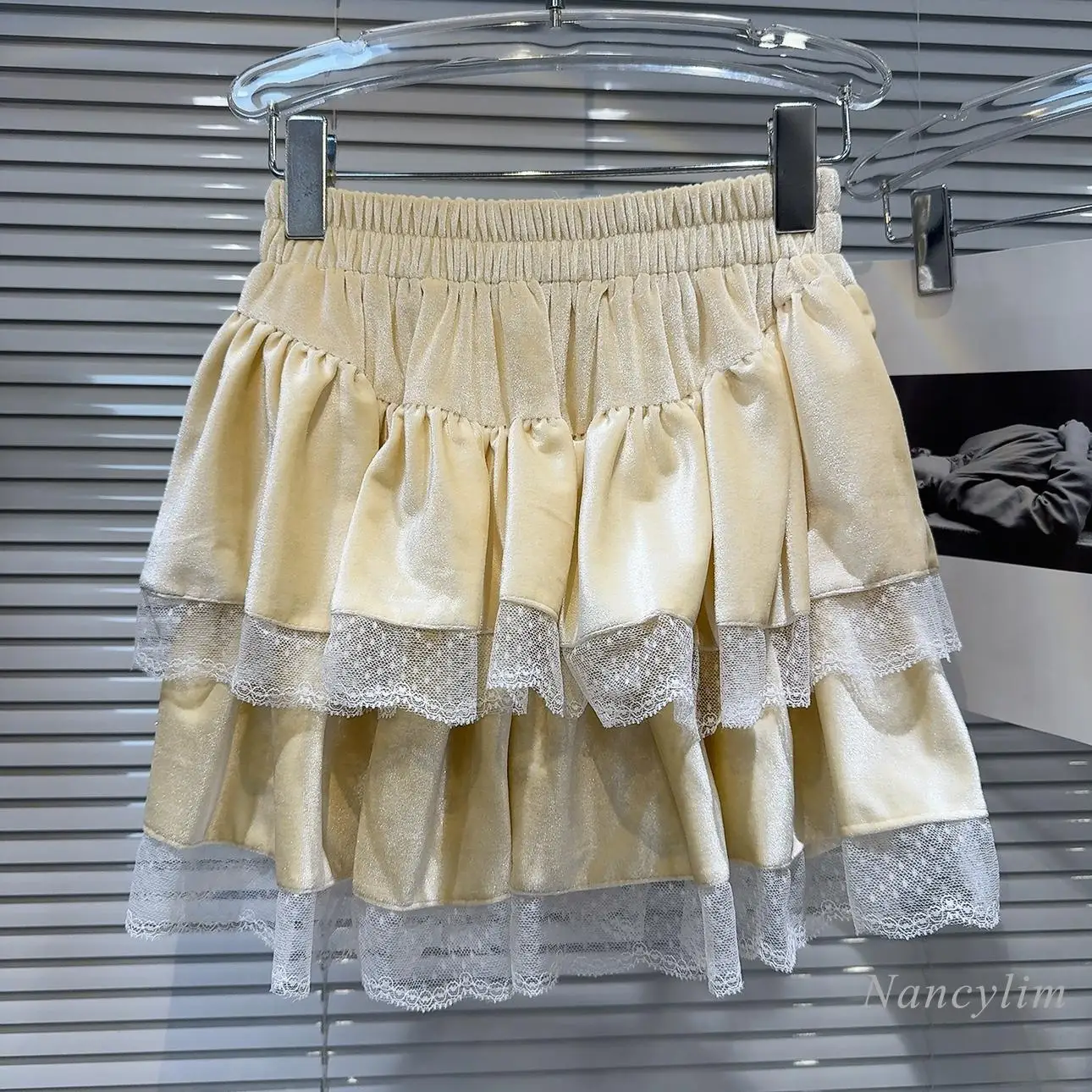 2024 Winter New Sweet Polka Dot Lace Edge Age-reducing Velvet Tutu Skirt Cake Skirt for Women