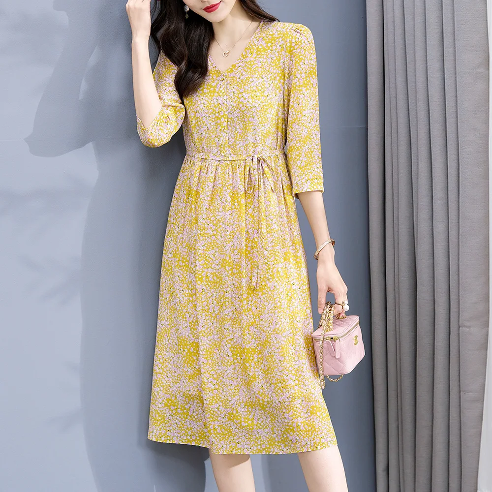 Birdtree 100%Mulberry Silk Fragmented Flower Waist Dress V Neck Half Sleeve Office Lady Commuting Dress 2023 Summer New D39116QC