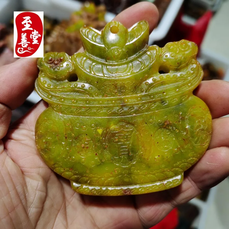 Antique-style ornaments, including Xiu jade, decorative pieces, Ruyi ingots, pendants, and plaques