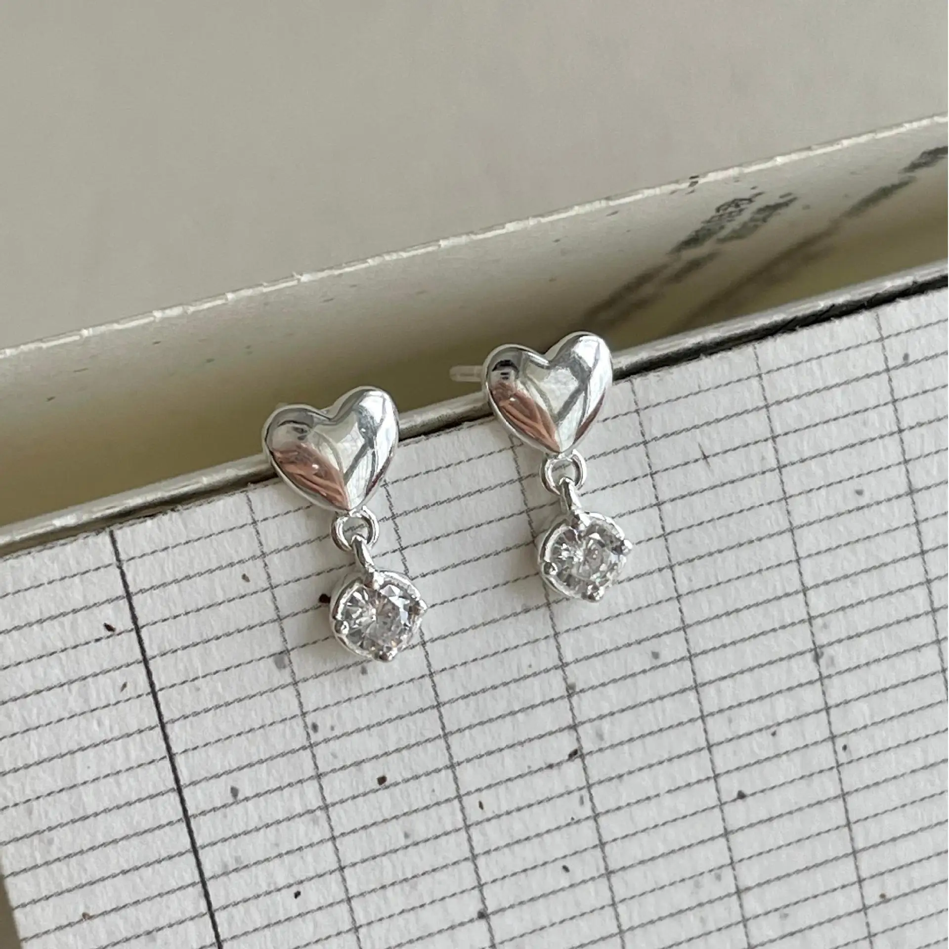 

Серьги из серебра 925, циркон, сердце любви, элегантные универсальные женские серьги-гвоздики, ювелирные изделия, красивые Pendientes Mujer JHE25