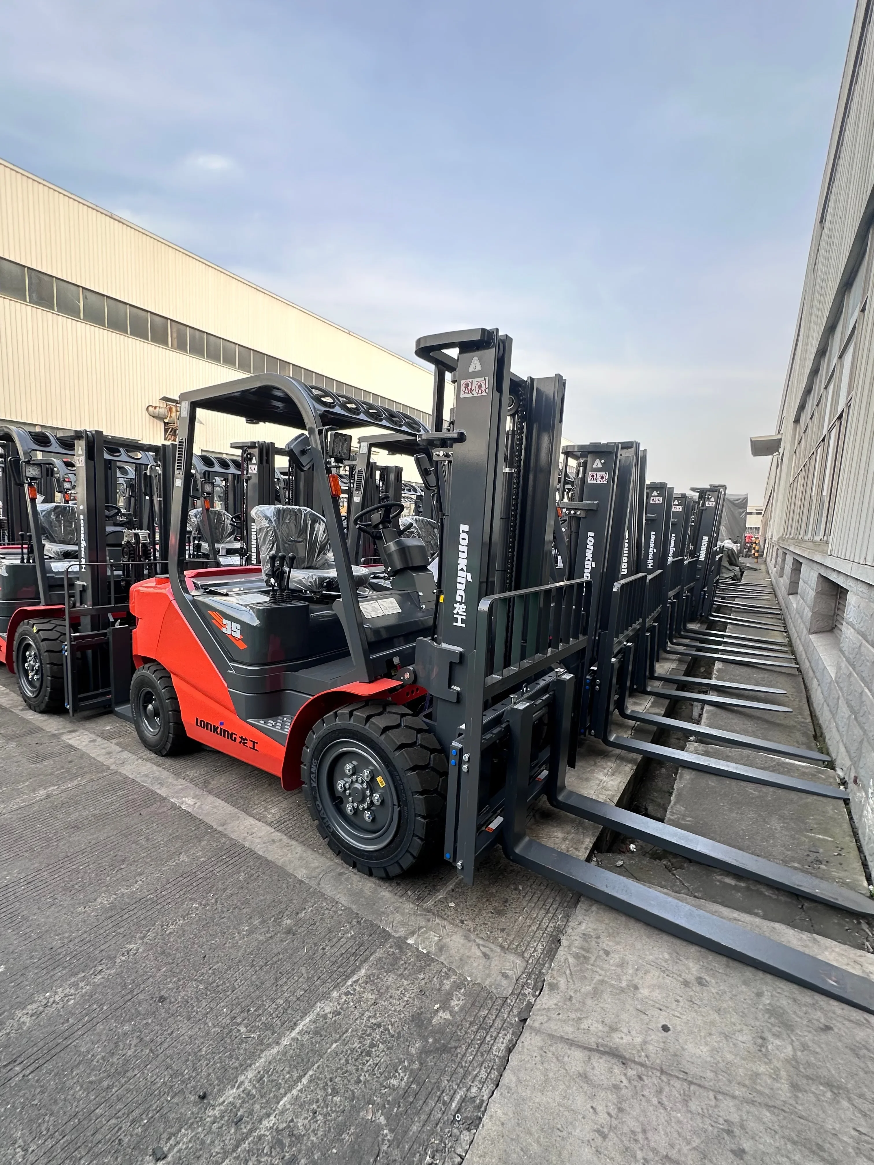 Lonking Factory CE Certification Diesel Forklift 2Ton 3Ton 3.5Ton Forklift Isuzu Engine in Stock