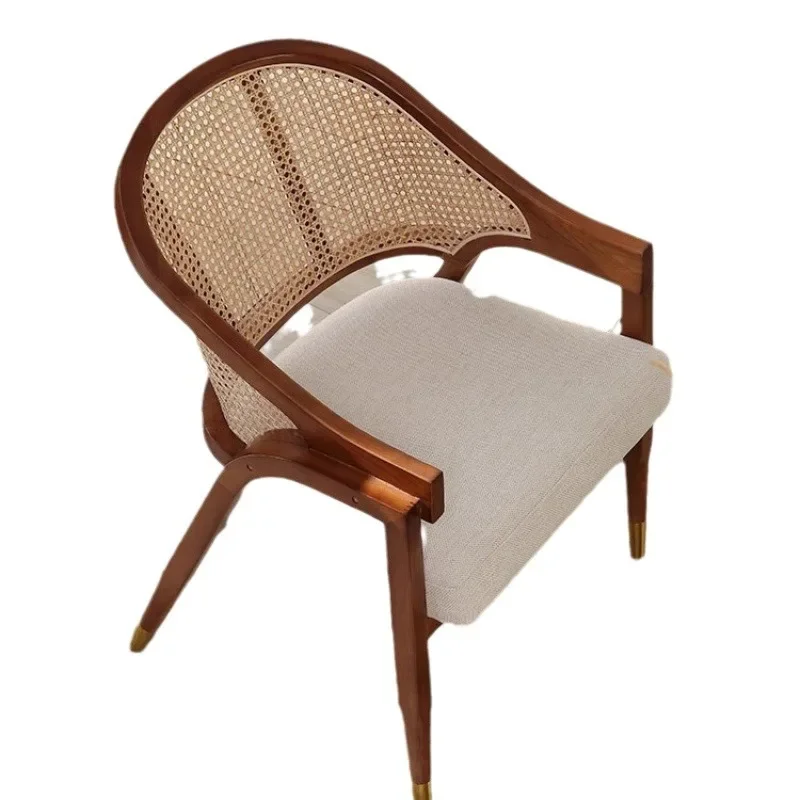 Nordischer einfacher Retro-Freizeitstuhl aus massivem Rattan mit B & B-Hotelrückenlehne, Designer-Modellzimmerempfang