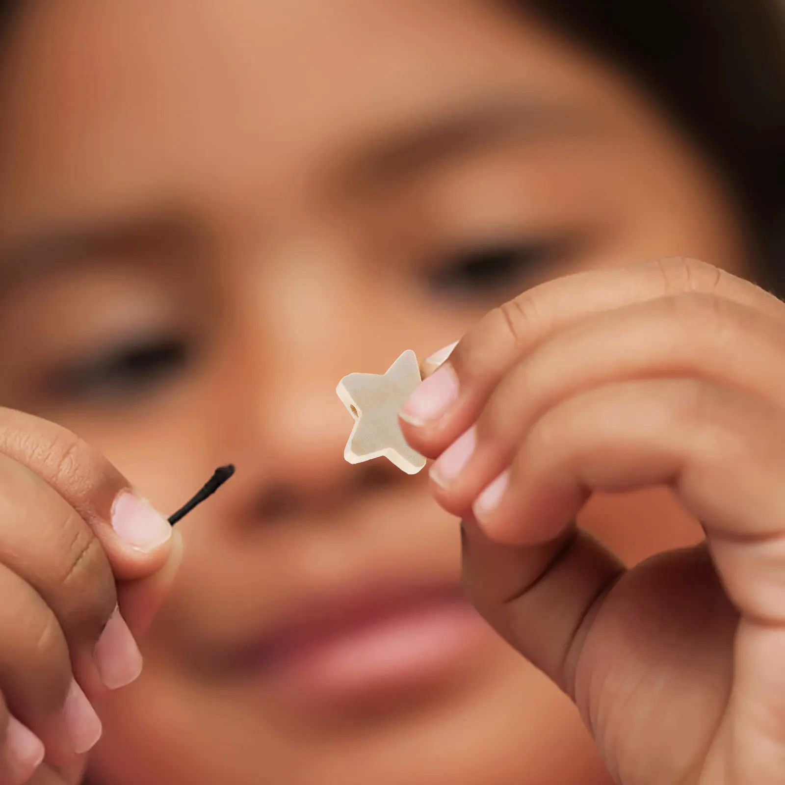 100Pcs Wooden Beads Star Shape Five-Pointed Star Beads for DIY Jewelry Making Kids Bracelets Necklace Creative Craft Supplies