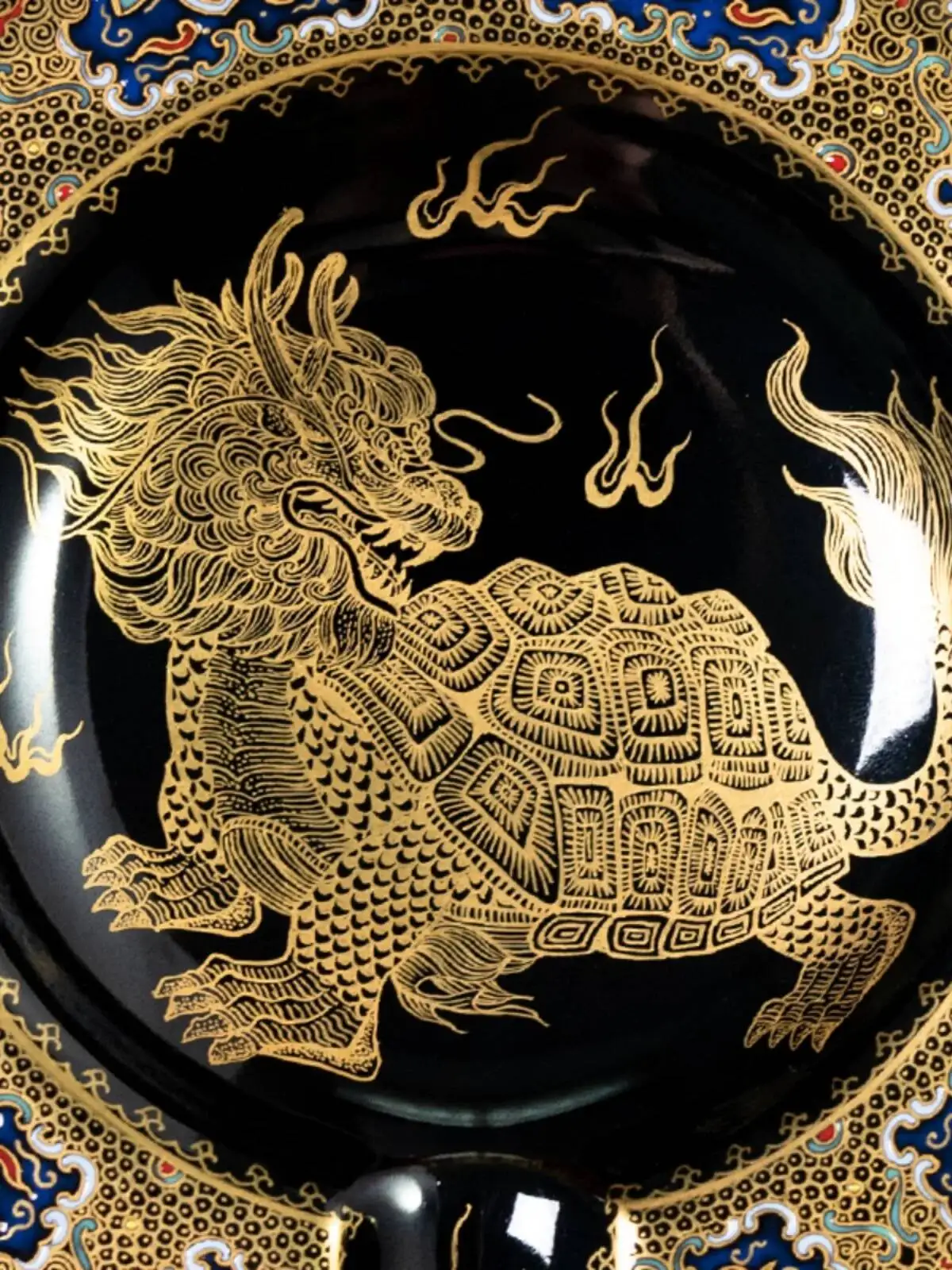 Jingdezhen High-End Black Glaze Enamel Gold And Silver Inlaid Mythical Creature Qilin Cigar Holder Ceramic Decorative Ashtray