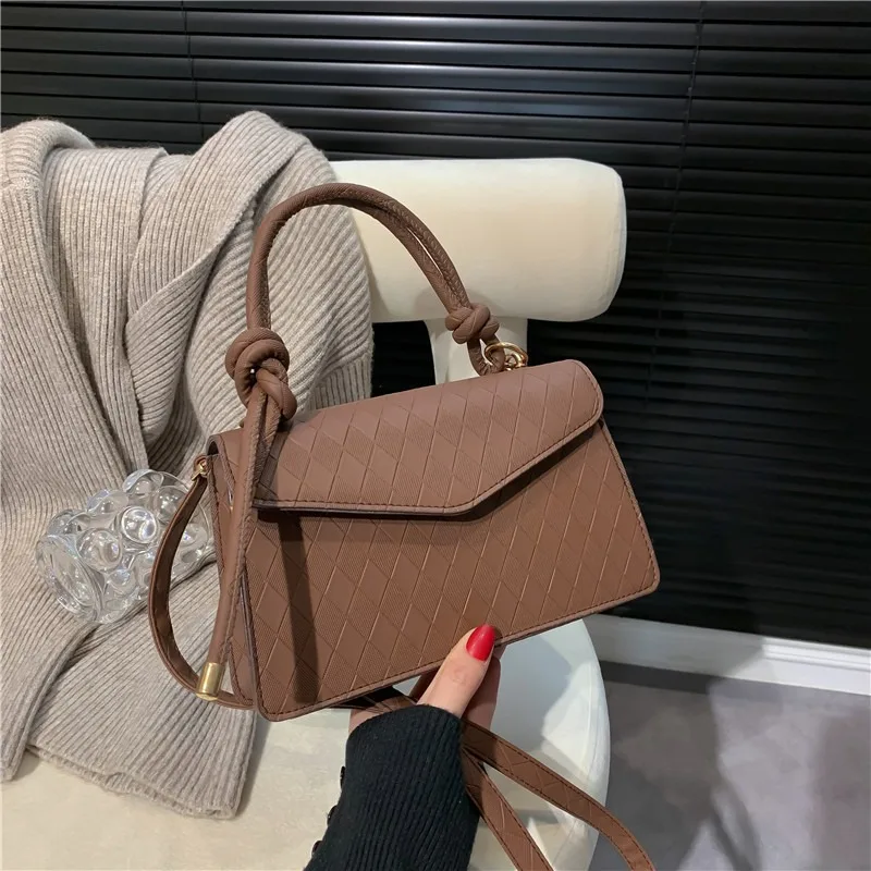 Internet Celebrity Retro Korean Handbag Women\'s 2024 New Fashion Trend Line Shoulder Small Square Bag Solid Color Messenger Bag