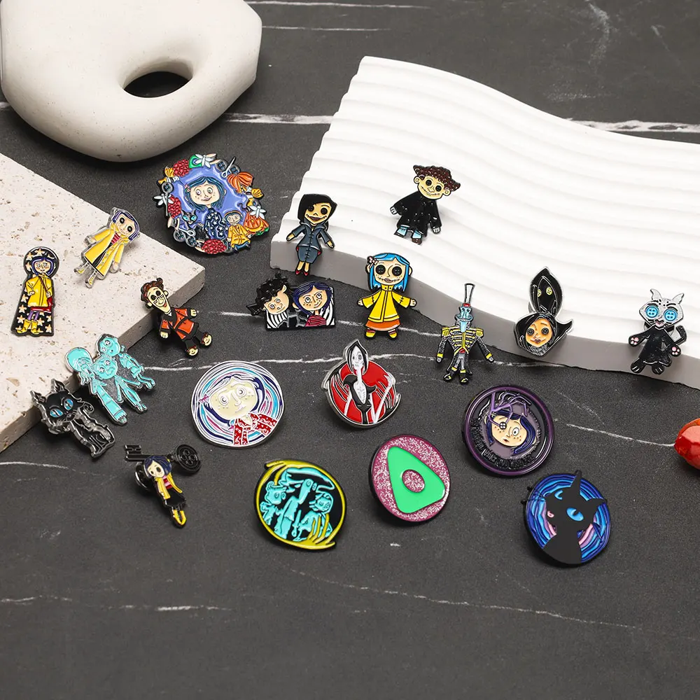 أفلام الرعب المتحركة كورالاين دمية المينا دبابيس شخصية كرتونية دور بروش شارة التلبيب الشرير هالوين مجوهرات هدية لصديق #3