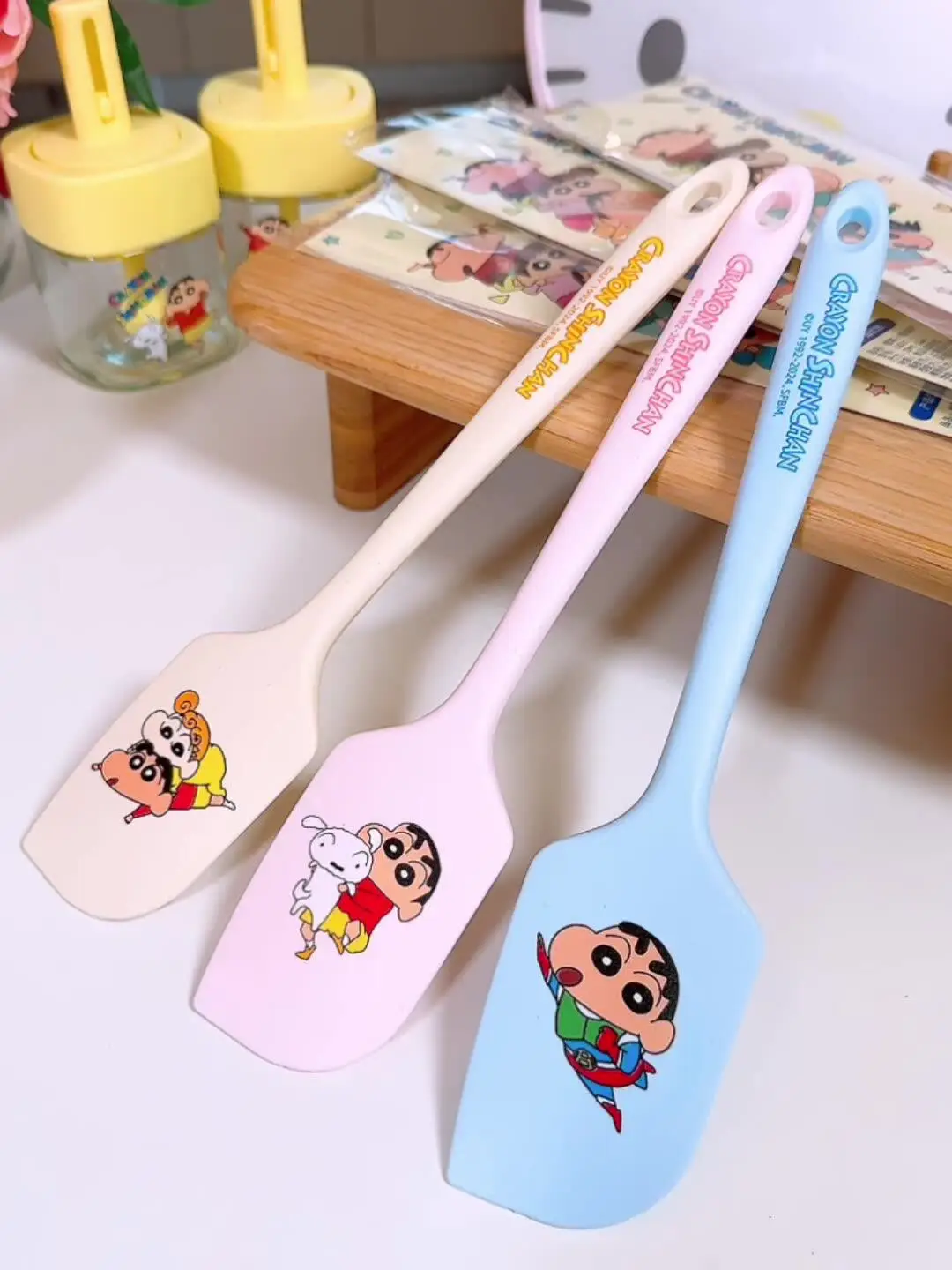 

Crayon Shin-chan Kitchen Silicone Cake Spatula Scraper Cake Cream Scraper Nonstick Butter Spatula Brush Mixer Baking Tools Gifts