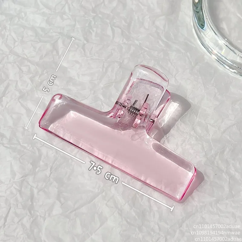 Transparent Clips Are Used for File Storage