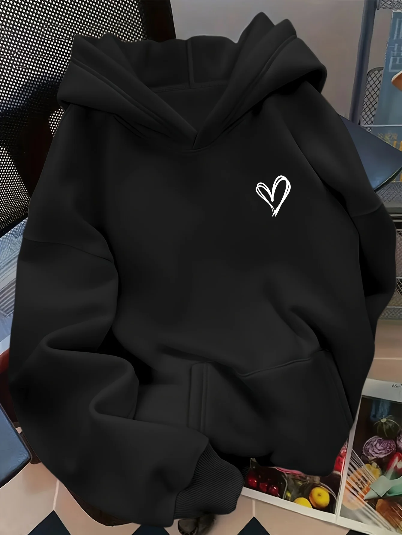 Valentine's Day Fashion Casual Sweatshirt Outfit Trendy Cute Heart Pattern Print Hoodies Women's Daily Wear Pullovers Clothes