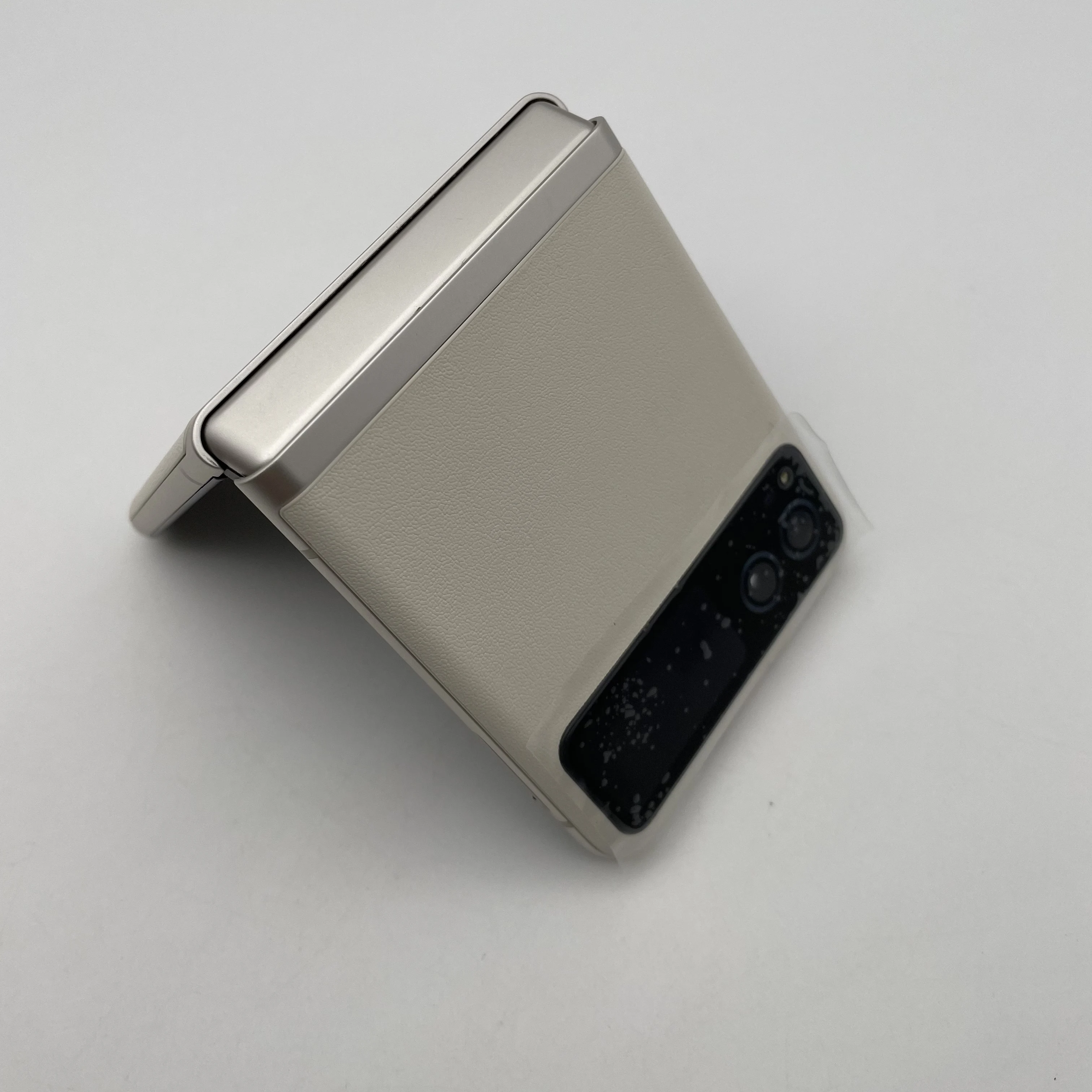 هاتف موتورولا رازر 40 5G XT2323 الذكي وحدة المعالجة المركزية كوالكوم سنابدراجون 7 Gen1 شاشة 6.9 بوصة بصمة أندرويد 13 هاتف مستعمل