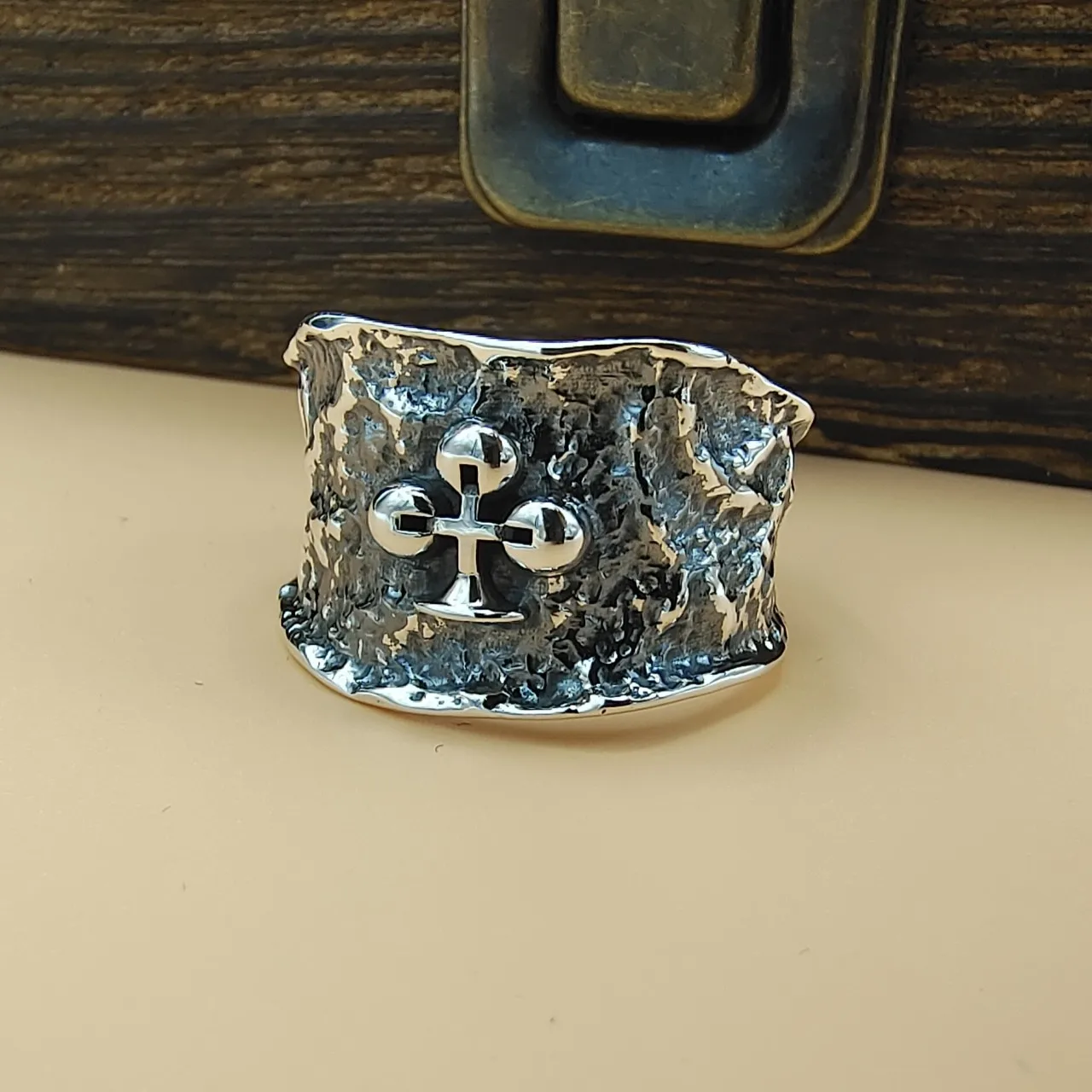 

The new S925 silver jewelry is light and extravagant, creative, traditional, ancient style, spade vs. cold wind