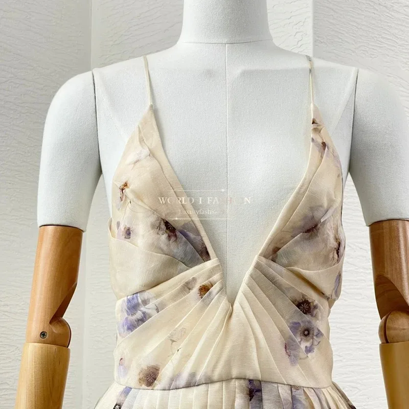 فساتين نسائية رومانسية جديدة لخريف 2025 فستان متوسط الطول مطبوع عليه زهور بيج أزرق بدون أكمام ورقبة على شكل V عميقة #5