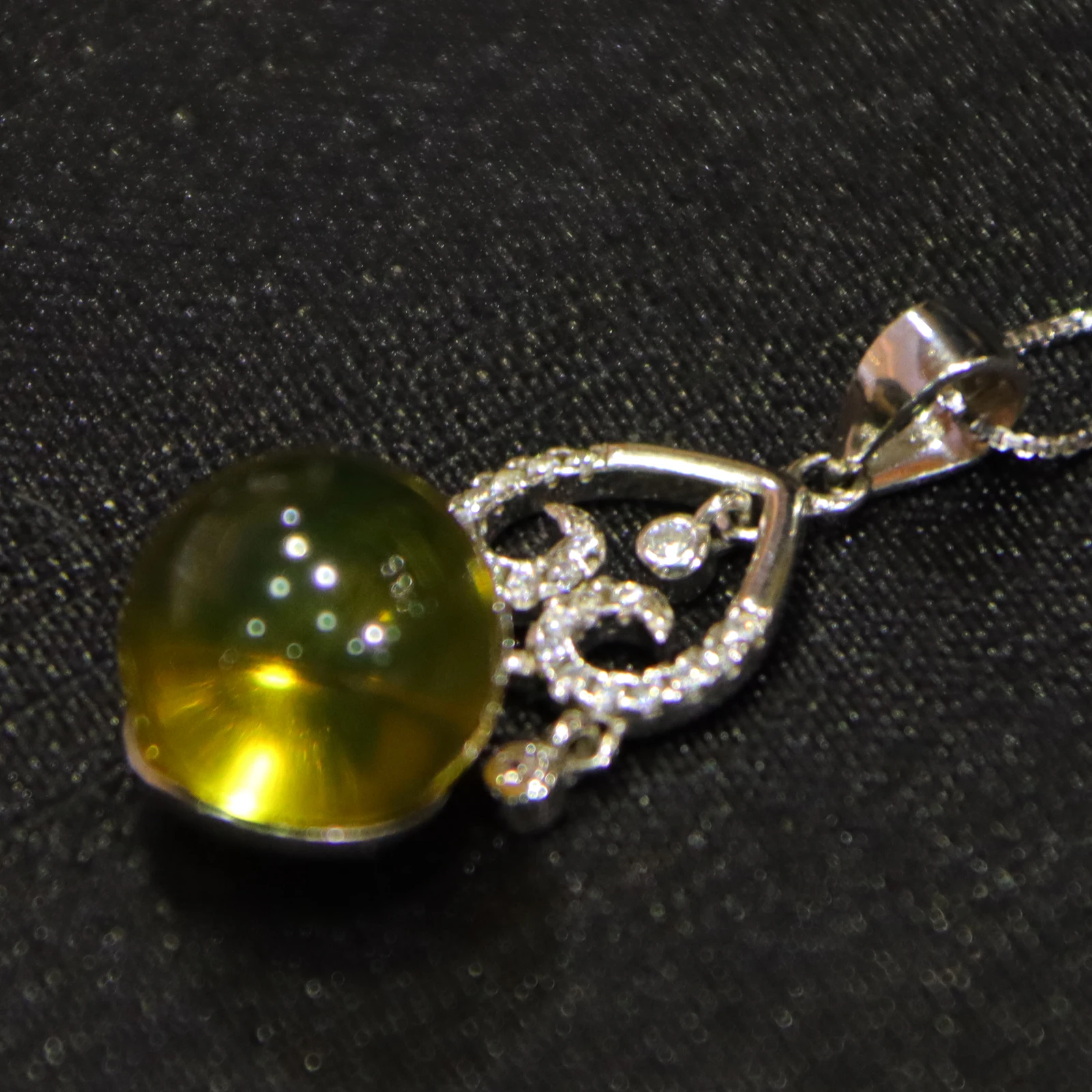 

9mm Round Color-Changing Blue Amber Necklace - Unique Birthday And Anniversary Gift For Women