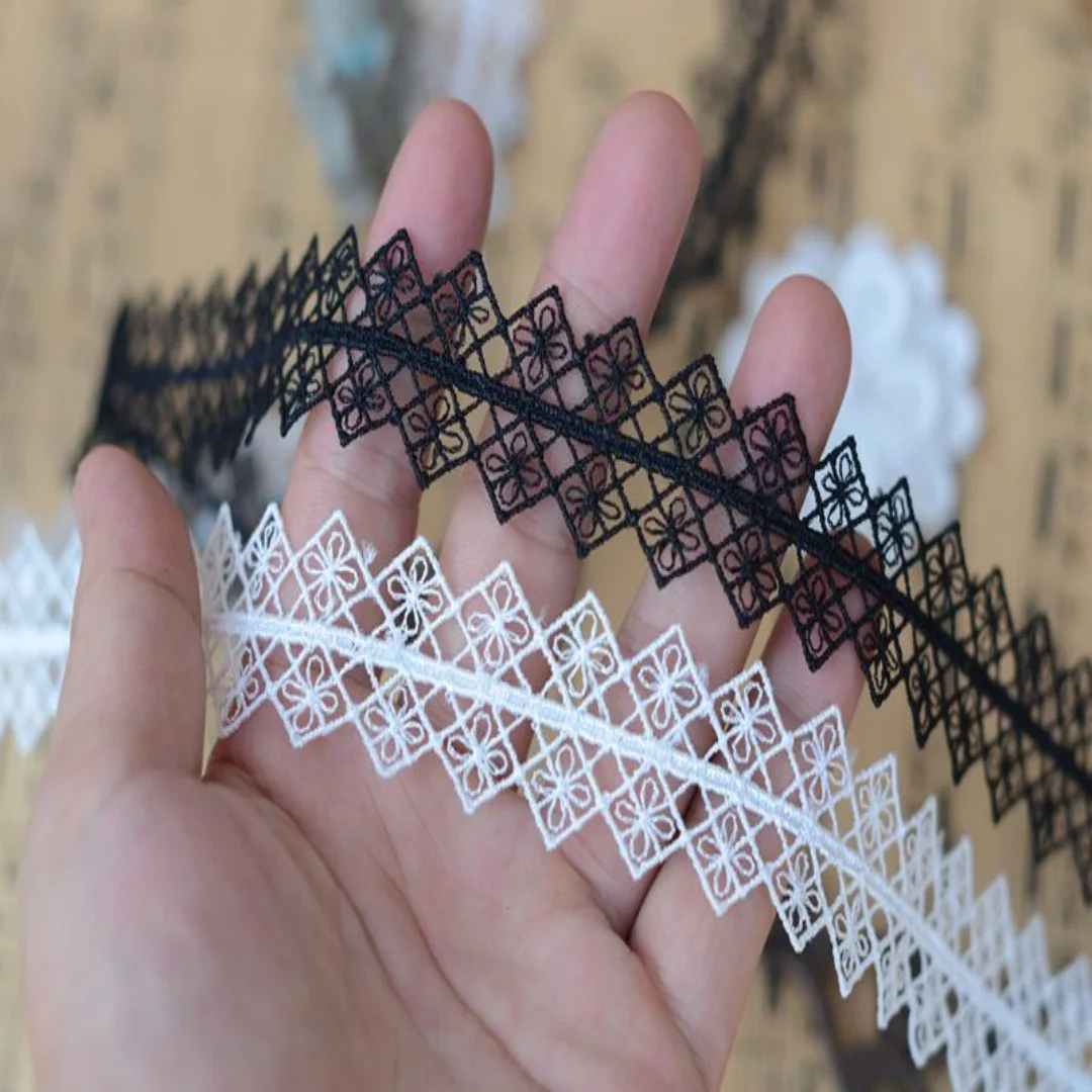 Ширина 1 ярд, 0,98 дюйма, черная/молочно-белая кружевная отделка в шахматном порядке, вышитое кружево, кружевная отделка с цветочным принтом, кружево с отделкой для платья своими руками