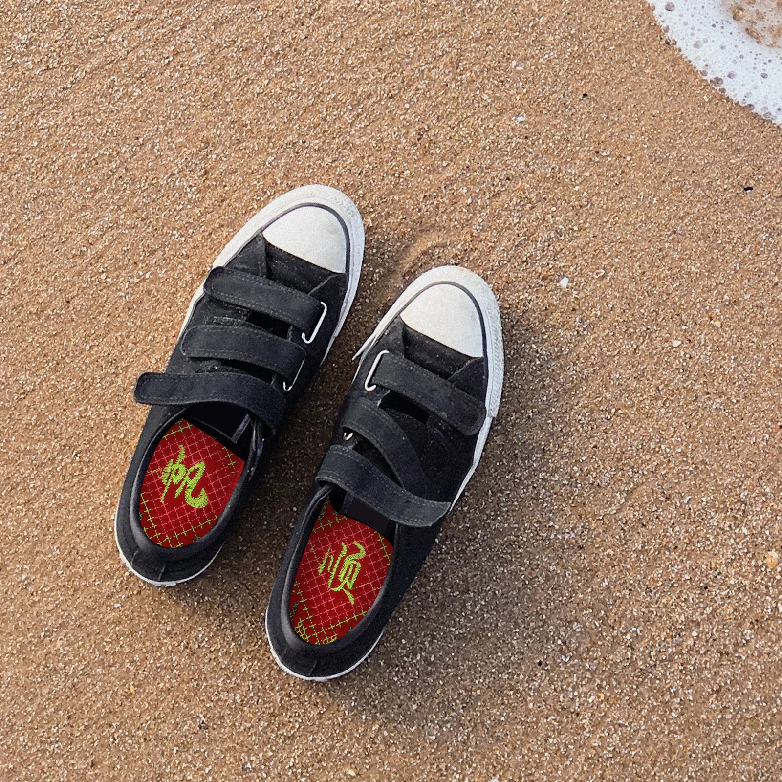 

2pcs Embroidered Shoe Insoles Breathable Sweat-Absorbing Support Inserts Chinese Style Wedding Festival Footwear Liners