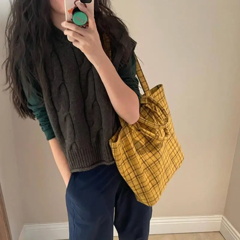 

Vintage Shoulder Bag Large Capacity and Portable Handbag for Women Daily Use 20CA