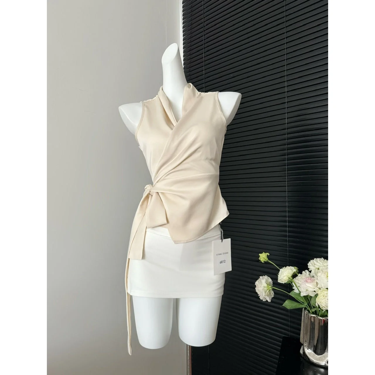 

Ele V-Ne Slim Fit Silk irt Women's Summer 2024 New Design Sensation oulder Exposure Thin ow Top