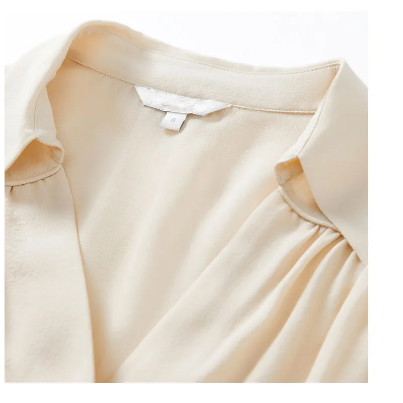High-end Silk Women's Shirt Elegant fashionable, noble in style. The top is suitable for both business casual wear, lightweight
